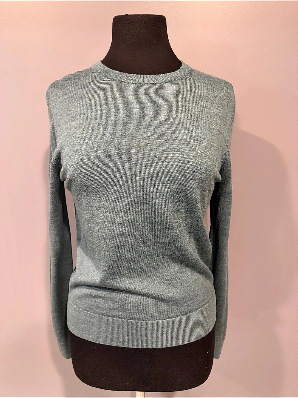 Crew Neck Sweater in Gray Size XS Like New